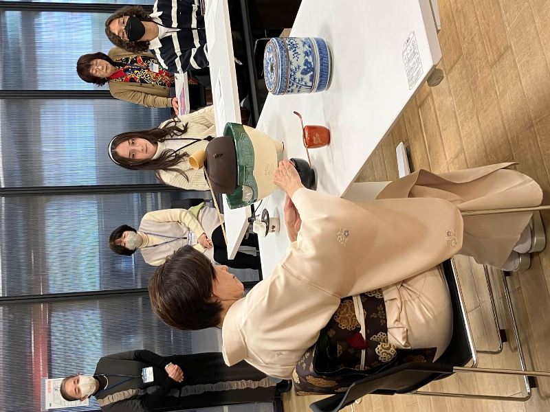 講師の美しいお点前