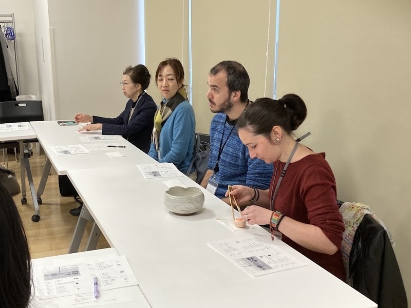 お菓子の回し方も教わりました