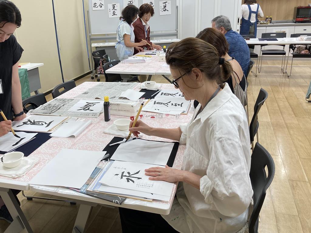 ⑤色紙への清書に挑戦！