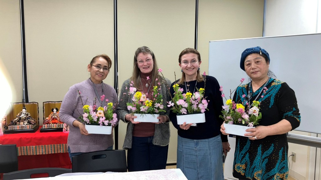 素敵な作品を手に、にっこり笑顔